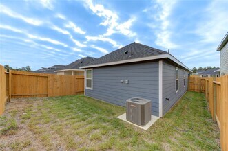 16787 N Marie Vlg Dr in Conroe, TX - Building Photo - Building Photo