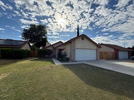 4700 Wetherby Ct in Bakersfield, CA - Building Photo