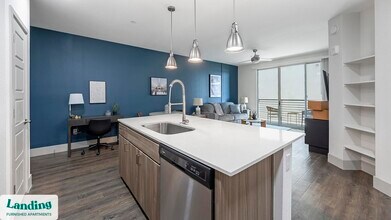 2323 E Highland Ave, Unit 2332 in Phoenix, AZ - Foto de edificio - Building Photo