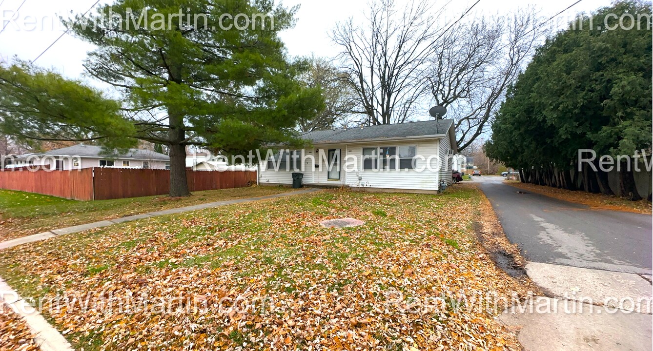 1644-1646 E Mitchell Ave in Waterloo, IA - Building Photo