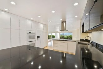 102 Red Hill Cir in Tiburon, CA - Building Photo - Building Photo