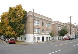 Gainsboro Apartments in Portland, OR - Building Photo - Building Photo