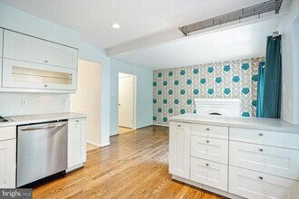 9909 Hemlock Woods Ln in Burke, VA - Building Photo - Building Photo