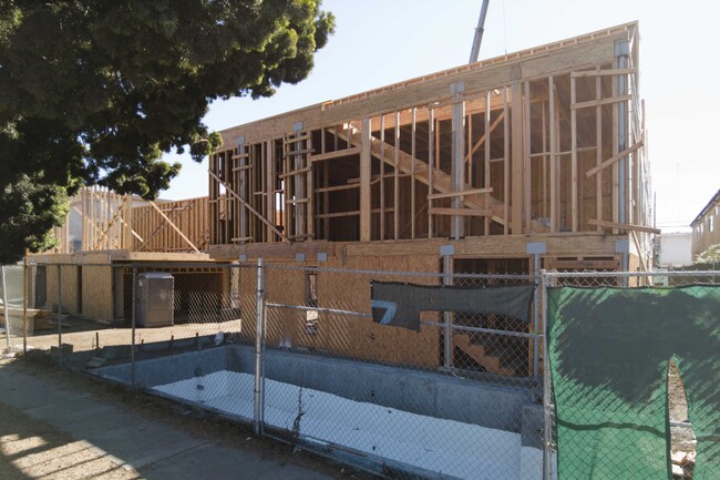 12610 Venice Blvd in Los Angeles, CA - Building Photo - Building Photo