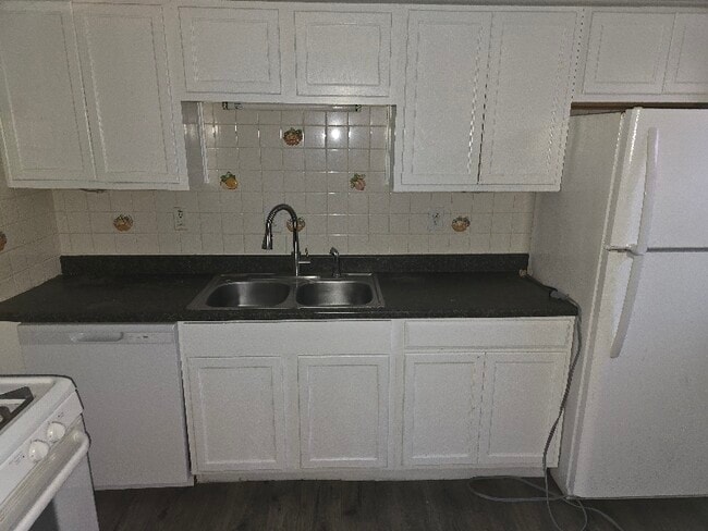 property at 21501 Kingsville St
