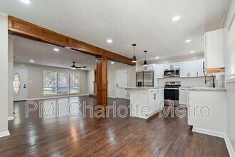 10707 Walkers Ferry Rd in Charlotte, NC - Building Photo - Building Photo