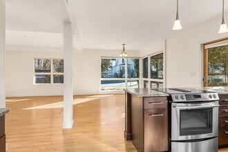 677 Dennett St in Portsmouth, NH - Building Photo - Building Photo