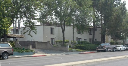 Casa Blanca Apartments in Antioch, CA - Building Photo - Building Photo