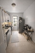 Payson Avenue, Unit 1F in New York, NY - Foto de edificio - Building Photo