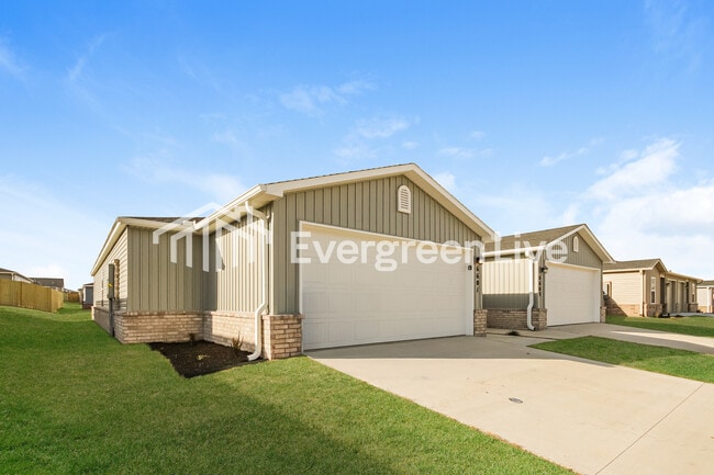 6601 NW Kathleen St in Bentonville, AR - Building Photo - Building Photo