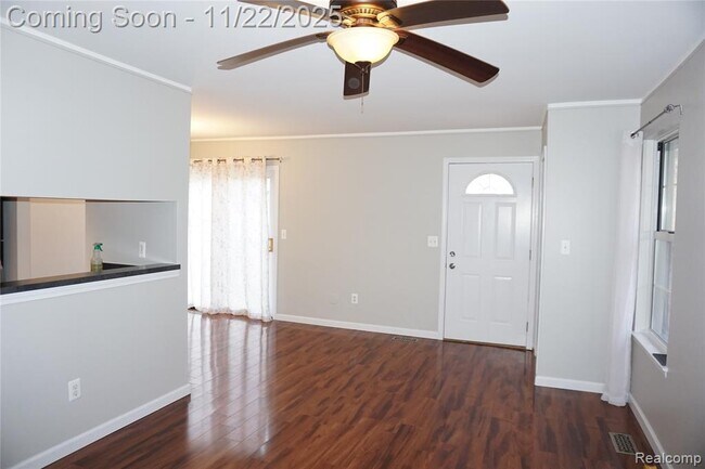 33647 Bayview Dr in New Baltimore, MI - Building Photo - Building Photo