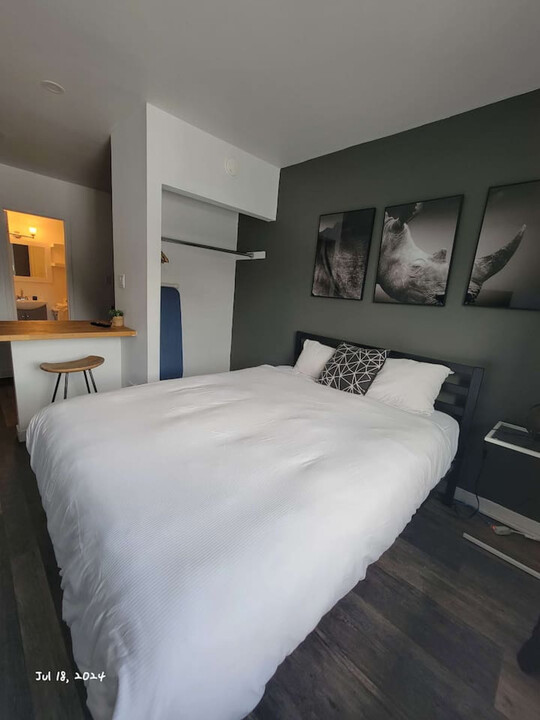 56 Rue Guilbault O in Montréal, QC - Building Photo