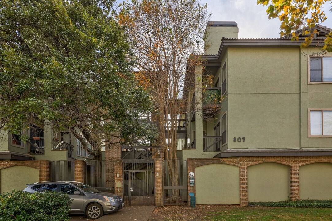 807 W 25th St in Austin, TX - Building Photo