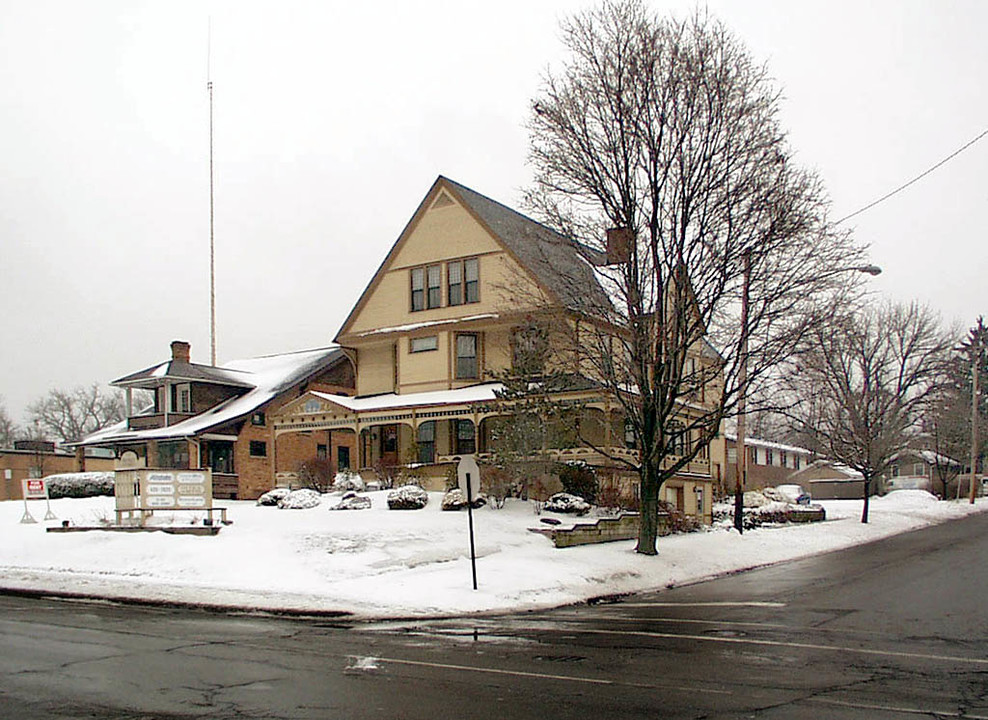 755 Broadway Ave in Bedford, OH - Building Photo