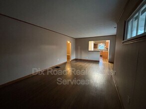 2404 Mundale Ave in Dayton, OH - Building Photo - Building Photo