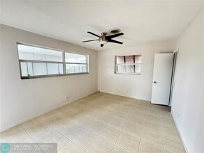 1205 SW 12th Ct in Fort Lauderdale, FL - Foto de edificio - Building Photo