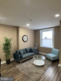 207 E Cambria St photo'