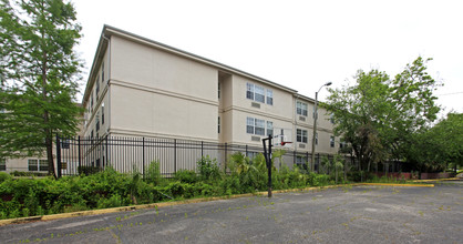 Bethel Towers in Tallahassee, FL - Building Photo - Building Photo