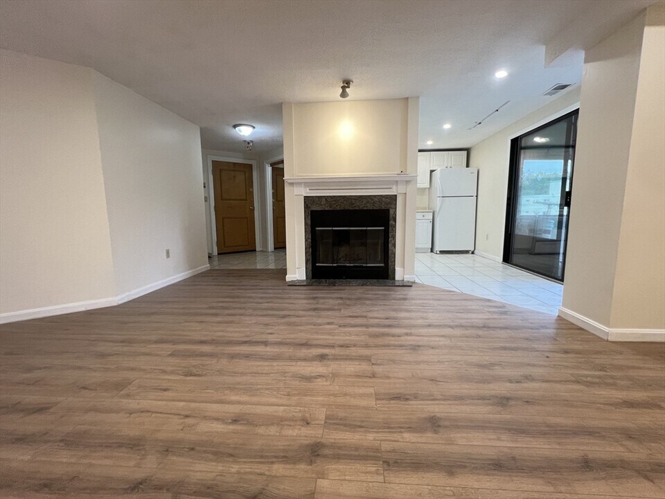 295 W Wyoming Ave in Stoneham, MA - Building Photo