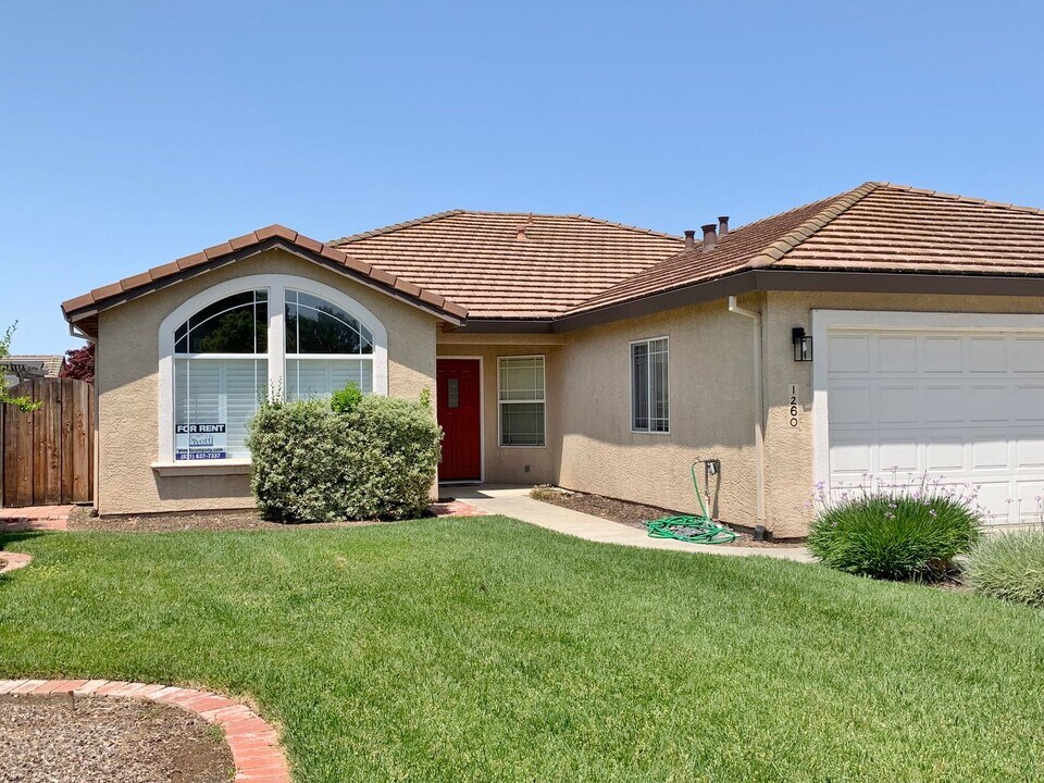 1260 Clearview Dr in Hollister, CA - Building Photo