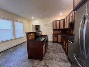8 Mechanic St in Attleboro, MA - Building Photo - Building Photo