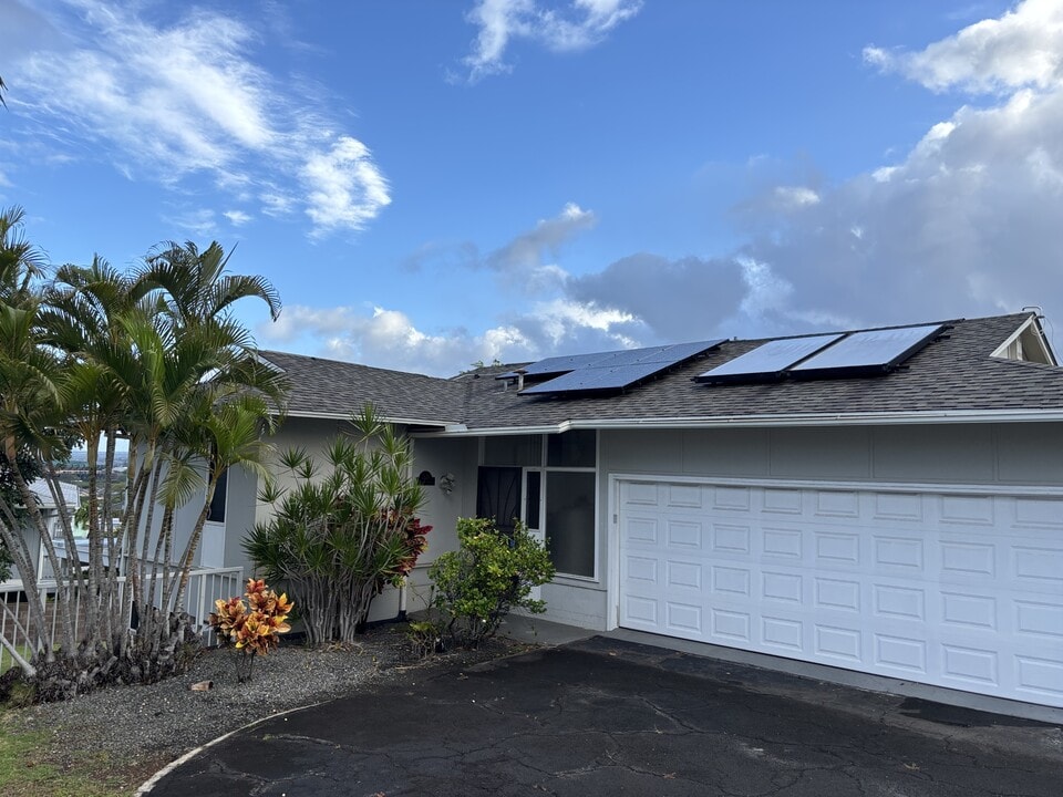 1574 Molehu Dr in Honolulu, HI - Building Photo