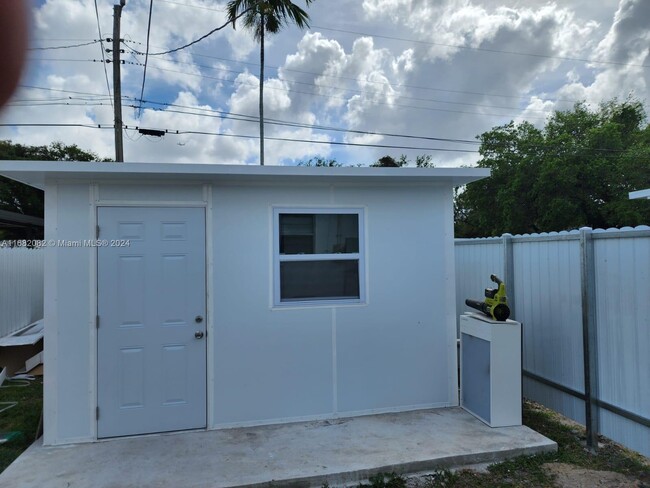 3080 NW 48th Terrace in Miami, FL - Building Photo - Building Photo