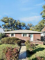 2116 Oakwood Ln in Richmond, VA - Building Photo