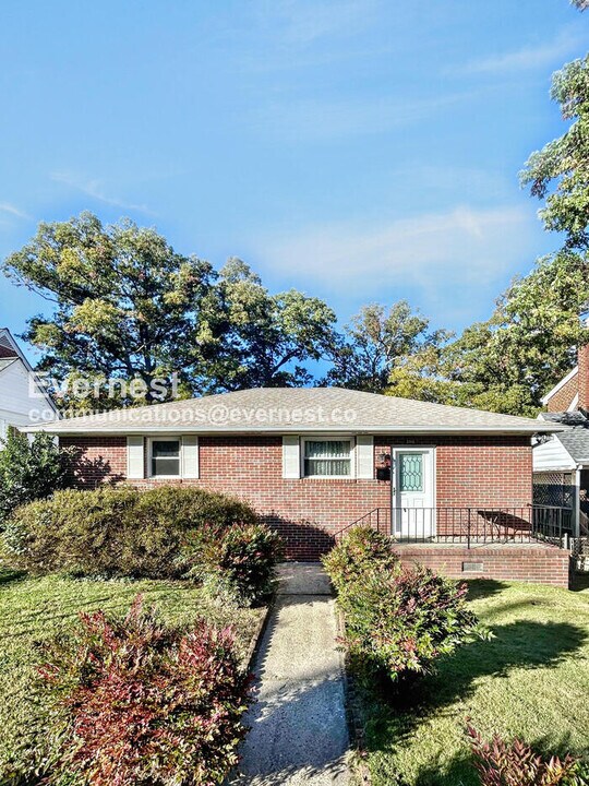 2116 Oakwood Ln in Richmond, VA - Building Photo