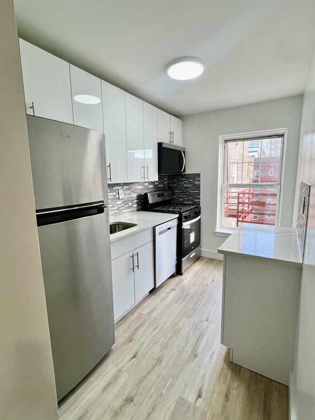 7212 JFK Blvd E in North Bergen, NJ - Building Photo - Building Photo