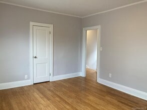516 Marcellus Rd in Williston Park, NY - Building Photo - Building Photo