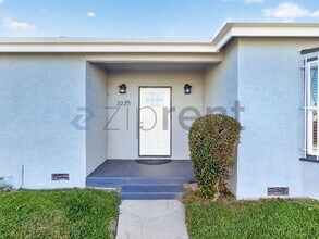 3233 Easy Ave in Long Beach, CA - Building Photo - Building Photo