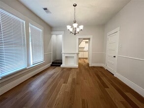 421 E Myrtle St in Angleton, TX - Building Photo - Building Photo
