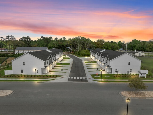 Oak Grove Townhomes in Savannah, GA - Foto de edificio - Building Photo