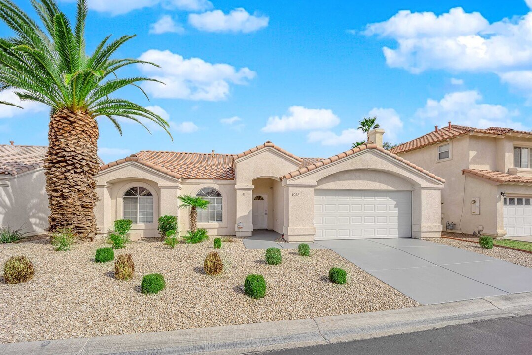 5028 St Annes Dr in Las Vegas, NV - Building Photo