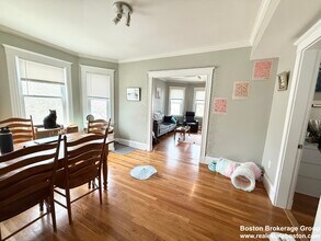 81 Florence St in Boston, MA - Foto de edificio - Building Photo