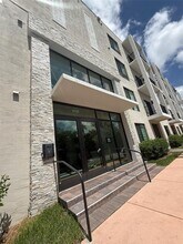 8001 NW 41st St in Doral, FL - Building Photo - Building Photo