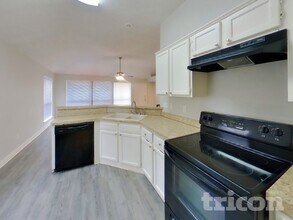 6912 Rolling Crk Ln in Dallas, TX - Building Photo - Building Photo