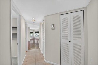 5040 Rose Hill Dr in Boynton Beach, FL - Foto de edificio - Building Photo