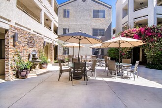 Azalea Garden Apartments in San Diego, CA - Foto de edificio - Building Photo