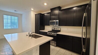 5730 Sky Pointe Dr in Las Vegas, NV - Building Photo - Building Photo