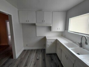 138 E 88th St in Los Angeles, CA - Building Photo - Building Photo