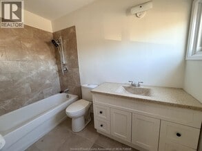 1730 Columbia Ct in Windsor, ON - Building Photo - Building Photo