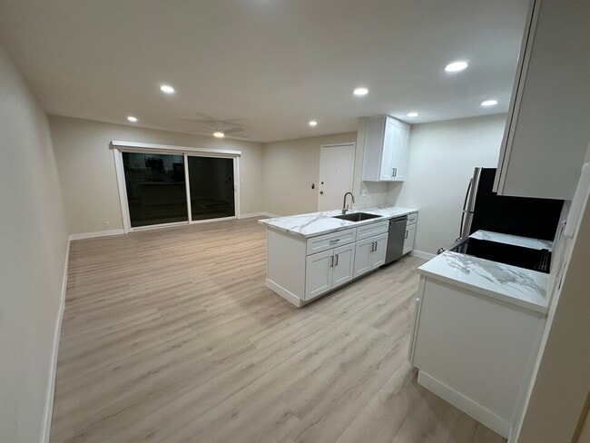 4843 Voltaire St in San Diego, CA - Foto de edificio - Building Photo