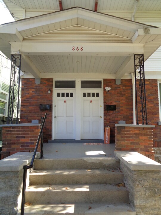868 Academy Ave in Cincinnati, OH - Building Photo