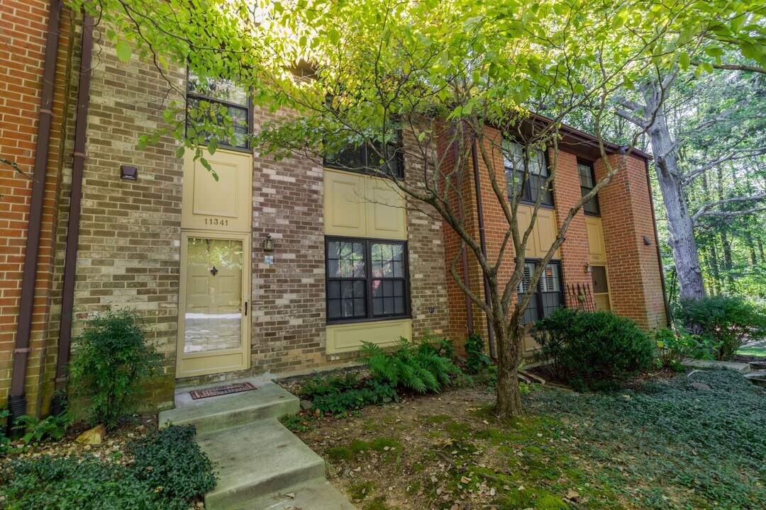 11341 Headlands Ct in Reston, VA - Building Photo