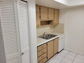 7101 NW 24th St in Sunrise, FL - Building Photo - Building Photo