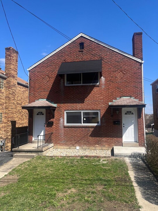 144-146-146 Frederick St in Pittsburgh, PA - Building Photo