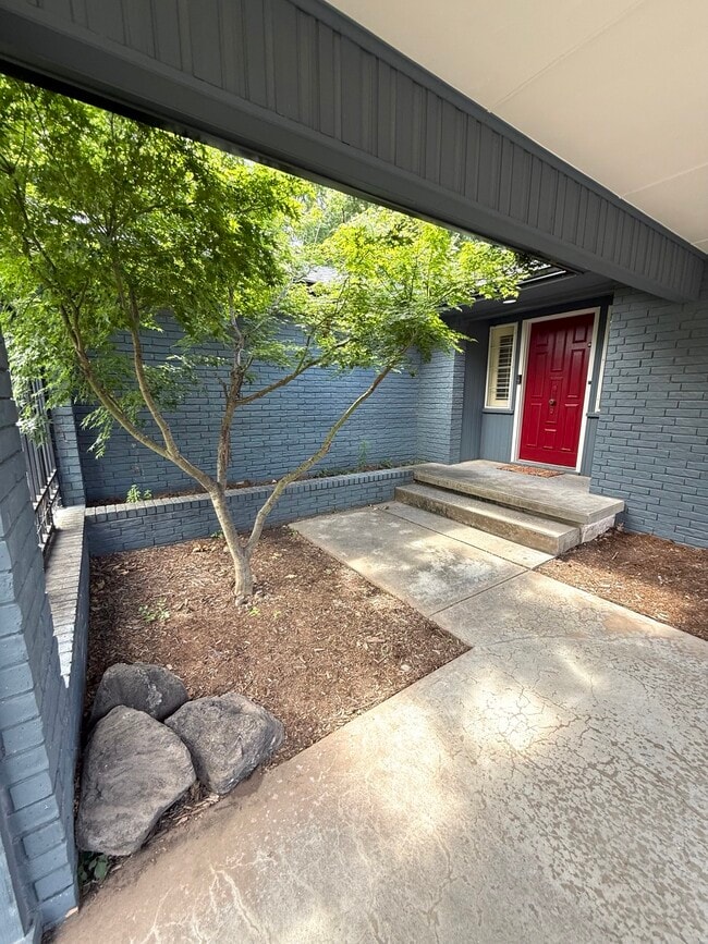 1004 Brookside Dr in Norman, OK - Foto de edificio - Building Photo