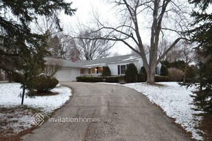 828 Winmoor Dr in Sleepy Hollow, IL - Building Photo